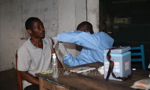 Quốc tế khẩn cấp tăng viện trợ giúp CHDC Congo chống Ebola