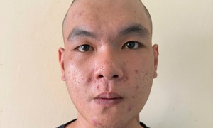 Trộm xe mô tô của cha ruột đem bán