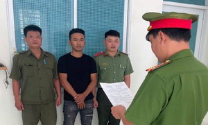 Bắt nhân viên quán karaoke đánh khách phải nhập viện cấp cứu