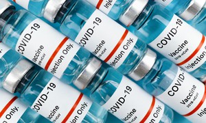 FDA ngăn các nhà khoa học công bố tính an toàn của vaccine Covid-19