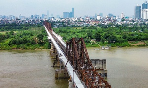 Sau hơn 30 ngày thi công, diện mạo cầu Long Biên hiện ra sao?