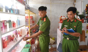 Công an Đồng Tháp triệt phá cơ sở ANA KIM sản xuất kem trộn, mỹ phẩm