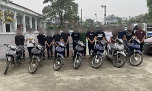 Khởi tố 14 thanh thiếu niên mang dao, kiếm truy đuổi người đi đường trong đêm