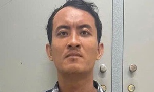 Mâu thuẫn khi nhậu, thanh niên xách dao xông vào phòng trọ chém người