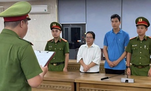 Khởi tố 3 đối tượng kinh doanh sách điện tử trái phép