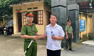 Bí thư Chi bộ 36 tuổi dự thi tốt nghiệp THPT cùng học sinh ở Lào Cai
