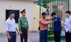 Hà Tĩnh dùng máy quét an ninh phòng gian lận thi cử