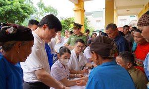 Thanh Hóa: Hàng trăm người dân xã vùng cao xã Tam Thanh được khám bệnh, phát thuốc miễn phí