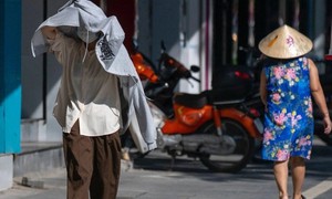 Miền Bắc, miền Trung lại nắng nóng gay gắt