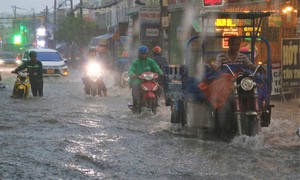 Xuất hiện rãnh gió mùa gây mưa rất lớn cho 10 tỉnh thành miền Bắc