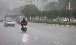 Miền Bắc nhiều mây, mưa dông mạnh vào chiều tối