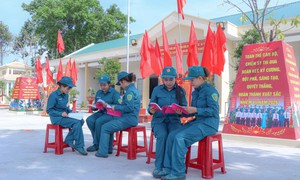 Những 'bóng hồng sao vuông' giỏi thao trường, đảm việc bếp núc