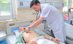 Lao động nhiều giờ dưới nắng nóng, thanh niên 25 tuổi bị tổn thương thận cấp