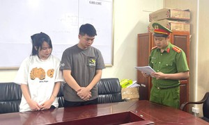 Hơn 5.000 bộ quần áo may gia công được 'hóa trang' thành các thương hiệu nổi tiếng bán trên TikTok