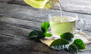 Nên uống trà xanh tươi hay khô để giảm cân?