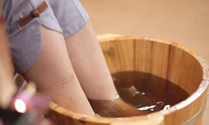 Tác dụng khi ngâm chân nước muối gừng 15 phút mỗi tối