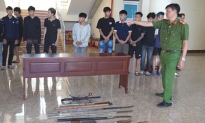 Bắt giữ 9 đối tượng mang dao, nỏ bắn bi sắt đi hỗn chiến lúc rạng sáng