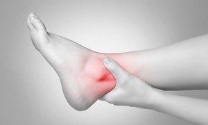 Trẻ thường xuyên đau nhức khớp vào buổi sáng, cảnh báo sớm viêm khớp tự phát