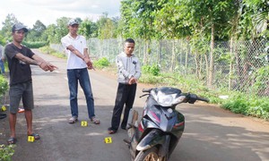 Cảnh sát làm rõ 3 đối tượng cướp điện thoại, ba lô của học sinh