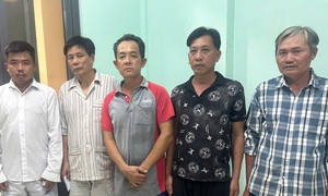 Nhặt được con tê tê rồi cất giấu và đem bán, 5 người bị khởi tố