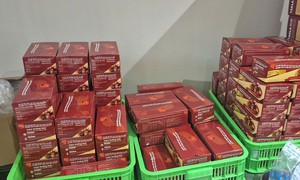 Khởi tố 3 người sản xuất thực phẩm giả, bán trên TikTok Shop và Shopee