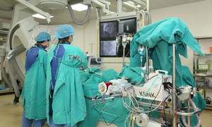 Ngừng tuần hoàn trên xe cấp cứu, người đàn ông thoát cửa tử
