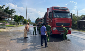 Tạm giữ tài xế xe đầu kéo gây tai nạn khiến 2 người thương vong