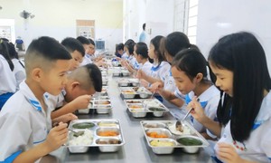 Cách giúp trẻ hình thành thói quen ăn uống lành mạnh trong ngày hè