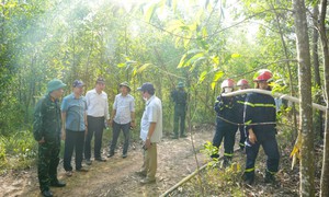 Hơn 300 người căng mình khống chế 5 điểm cháy giữa rừng sâu ở Huế