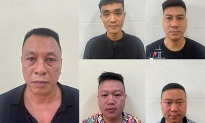 5 người đang 'nặn 3 cây' thì công an ập vào bắt quả tang