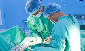 Giành lại sự sống cho nữ bệnh nhân 19 tuổi đa chấn thương, sốc mất máu