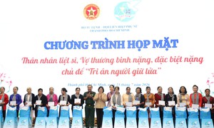 TPHCM tri ân thân nhân liệt sĩ, vợ thương binh nặng