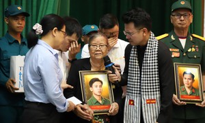 Xúc động giây phút 'trở về' của liệt sĩ qua di ảnh