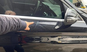 Vụ xe Mercedes bị cào xước: Trả hồ sơ điều tra bổ sung do xe đang 'cắm' ngân hàng