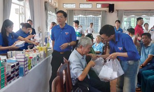 Khám bệnh, cấp thuốc miễn phí cho 350 người có công tại Đồng Nai
