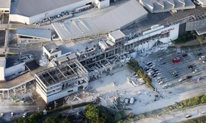Nhật Bản chạy đua cứu hộ sau trận động đất đánh sập AEON Mall ở Kumamoto