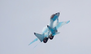 MiG-35 Nga đối đầu F-22 Mỹ: Máy bay chiến đấu nào chiếm ưu thế trên không?
