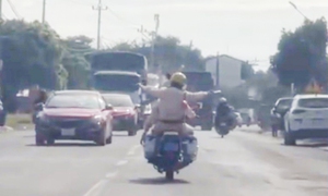CSGT mở đường đưa người đàn ông đa chấn thương đi cấp cứu kịp thời