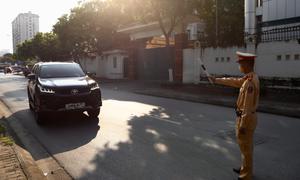 Lái thuê 500.000 đồng/ngày, tài xế đi ngược chiều 'ngã ngửa' vì mức phạt bằng 40 ngày công