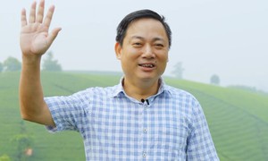 Bí thư xã ở Phú Thọ dậy từ 5 giờ sáng, lên đồi chè quay video quảng bá du lịch
