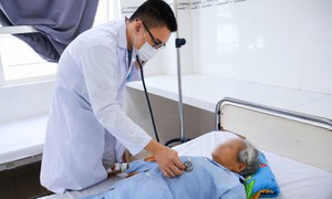 Phát hiện cụ bà thiếu máu nặng qua khám sức khỏe toàn dân