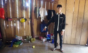 Sinh con ở tuổi 16, sự thật về người cha chỉ lộ khi làm giấy khai sinh