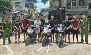 Hà Nội: Khởi tố 7 đối tượng vô cớ mang kiếm đuổi chém người đi đường