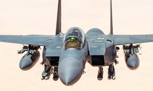 Iran dùng mạng lưới UAV để dẫn đường cho tên lửa bắn hạ F-15E Mỹ?