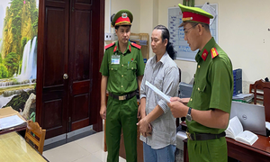 Khởi tố Phạm Văn Tân bán 1.520 giày dép giả nhãn hiệu nổi tiếng