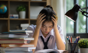 Căng thẳng do học tập, học sinh nên làm gì để vượt qua và khi nào cần tìm kiếm sự giúp đỡ?