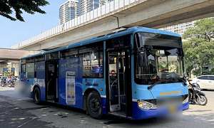 Tai nạn giữa xe buýt và xe máy trên đường Nguyễn Trãi: Một cháu nhỏ tử vong