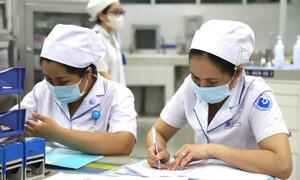 Nhiều bệnh viện tại TPHCM tuyển 'hàng loạt' bác sĩ, điều dưỡng