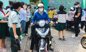 Giao xe cho con chưa đủ tuổi, cha mẹ có thể bị phạt