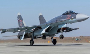 Tiêm kích Su-35 Nga đột nhập sâu vào Ukraine tìm điểm yếu phòng không